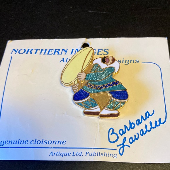 Alaskan Barbara Lavallee’s Vintage Pin - Picture 1 of 3